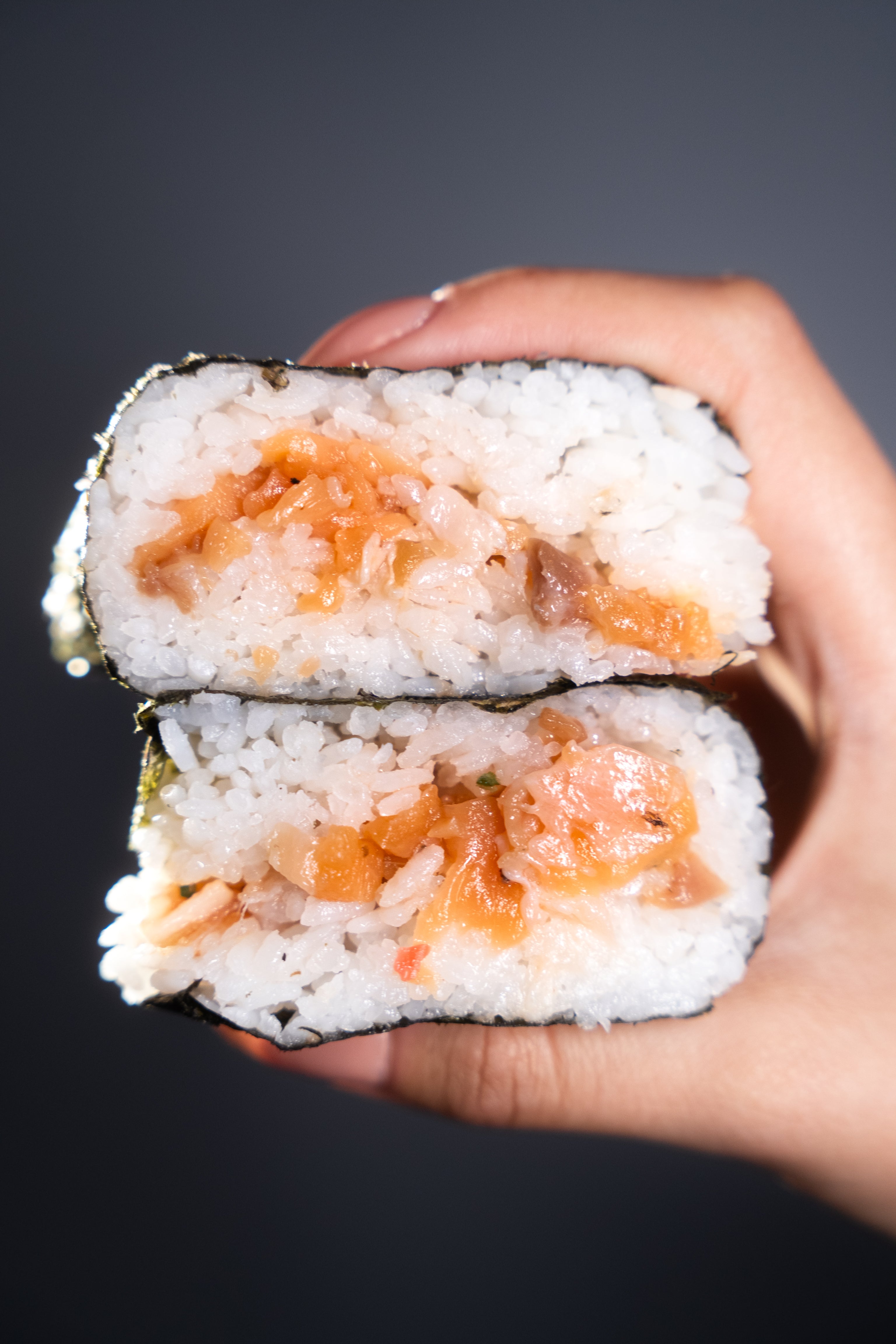Onigiri_de_Salmón_Cantón_Tokyo_Market_1
